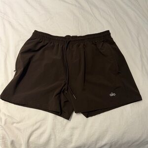ALO Yoga Men's Dark Brown Athletic Shorts